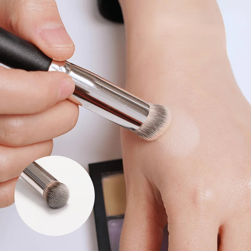 Foundation-Concealer-Pinsel